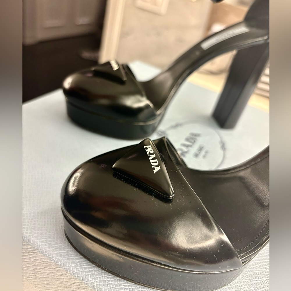 Authentic Prada Open-Sided Leather Pump, Round To… - image 2